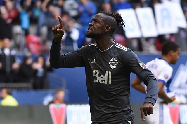 库里39分汤神对阵老东家22分 勇士险胜独行侠